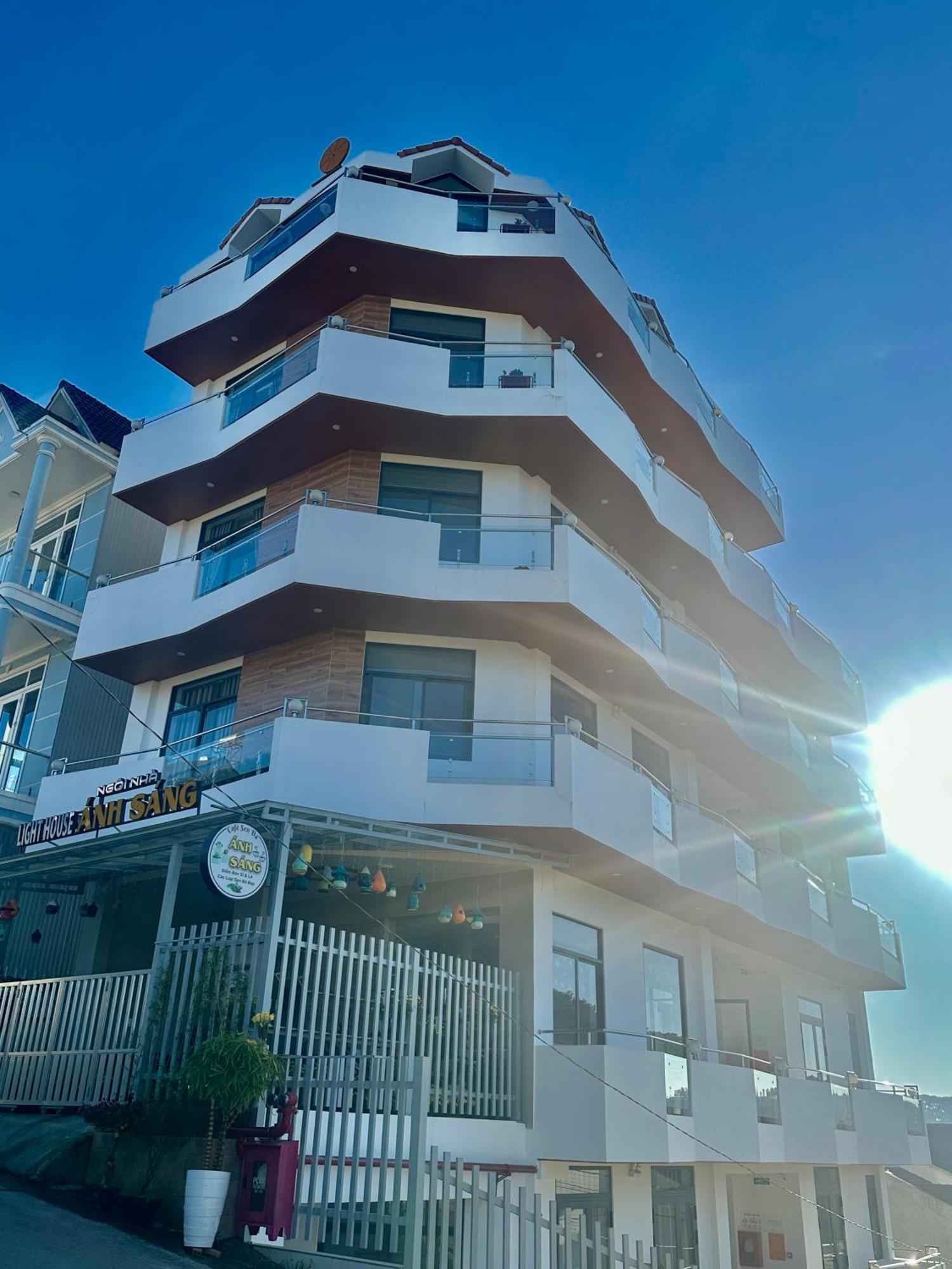 Khach San Anh Sang - Light House Hotel ดาลัด ภายนอก รูปภาพ