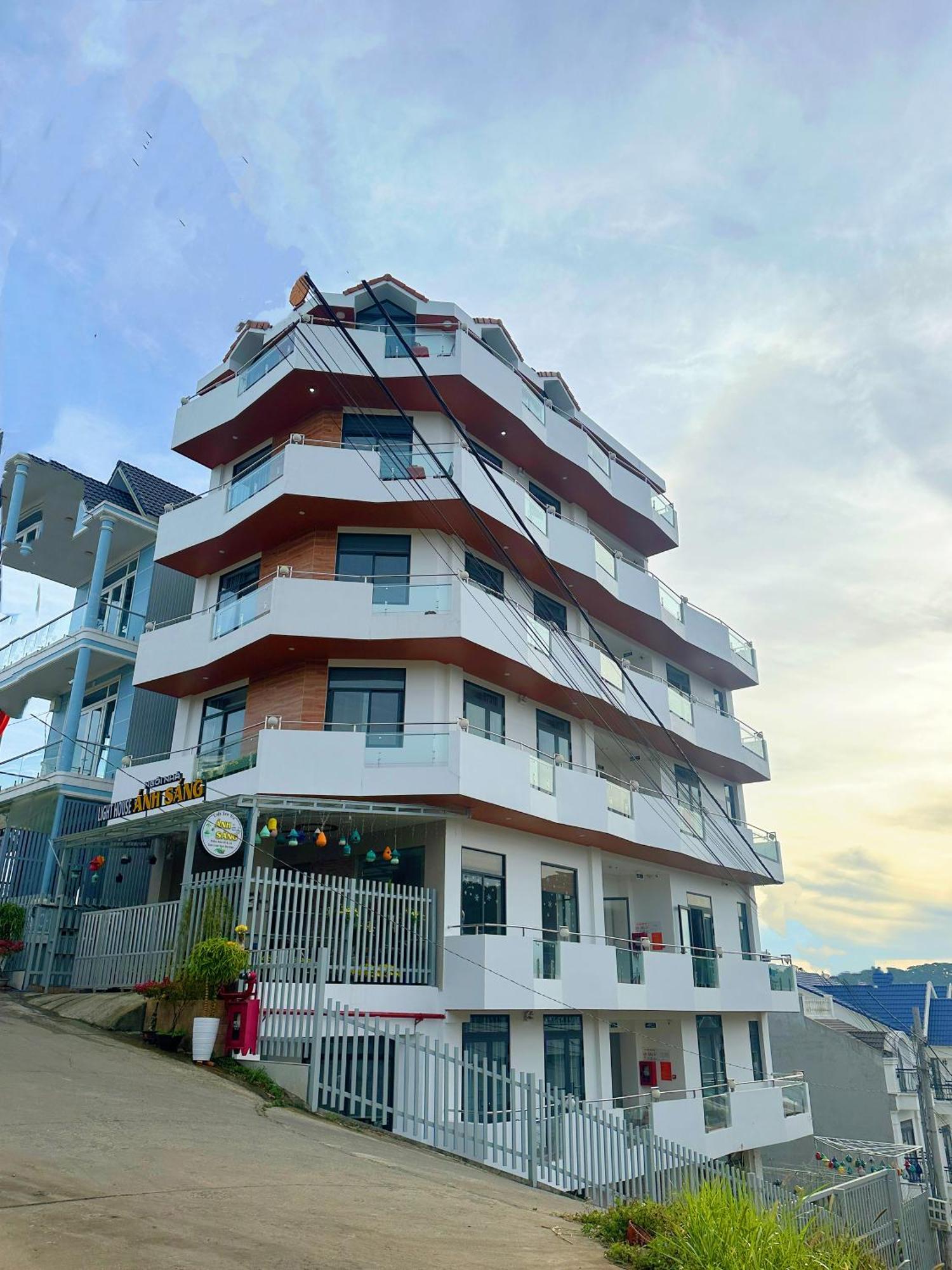 Khach San Anh Sang - Light House Hotel ดาลัด ภายนอก รูปภาพ
